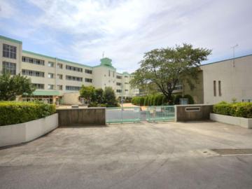 流山市立長崎小学校/徒歩7分・約500m(2025年3月) 流山市立長崎小学校/徒歩7分・約500m(2025年3月)