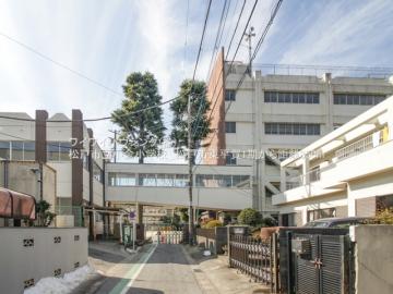 松戸市立小金小学校/徒歩11分・約850m(2025年6月) 松戸市立小金小学校/徒歩11分・約850m(2025年6月)