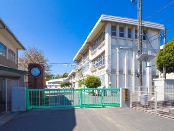流山市立東小学校/徒歩10分・約800m(2024年12月) 流山市立東小学校/徒歩10分・約800m(2024年12月)