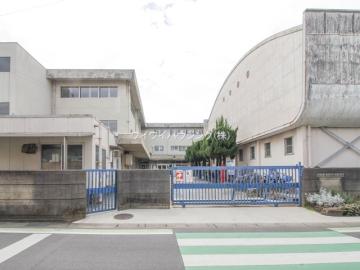 松戸市立馬橋小学校／徒歩2分・約130m(2024年12月)