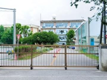 柏市立西原小学校/徒歩13分・約1,000m(2025年10月) 柏市立西原小学校/徒歩13分・約1,000m(2025年10月)