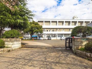 流山市立八木中学校/徒歩14分・約1,100m(2024年12月) 流山市立八木中学校/徒歩14分・約1,100m(2024年12月)