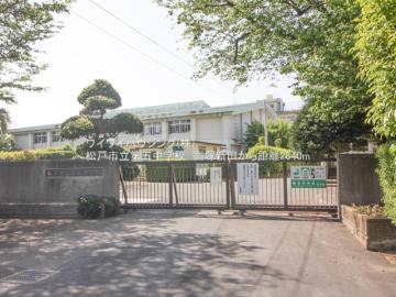 松戸市立第五中学校/徒歩33分・約2,640m(2025年5月) 松戸市立第五中学校/徒歩33分・約2,640m(2025年5月)