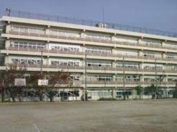 松戸市立小金南中学校／徒歩8分・約606m(2025年7月)