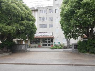 松戸市立和名ケ谷中学校／徒歩11分・約820m