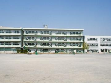 流山市立常盤松中学校／徒歩23分・約1,800m(2025年11月)