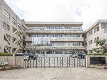 松戸市立六実中学校／徒歩18分・約1,400m(2024年12月)