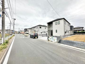 前面道路含む現地写真(2025年10月) 前面道路含む現地写真(2025年10月)