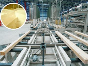 その他画像／プレカット材は、CADシステムで構造計算して設計されたデータを基にコンピュータ制御で加工された構造材