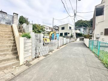 前面道路含む現地写真(2025年10月) 前面道路含む現地写真(2025年10月)