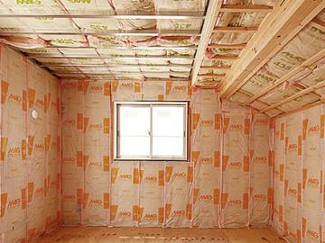 その他画像／壁用断熱材は主にグラスウール断熱材を採用しています。